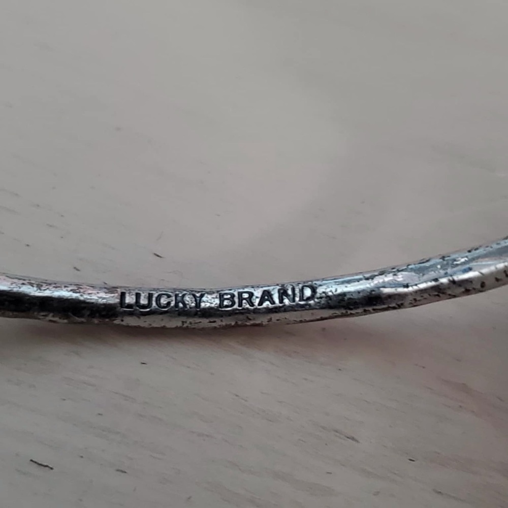 Lucky Brand Hammered Silver Tone Metal Scrolled Leaf Bangle! EUC - Picture 3 of 5